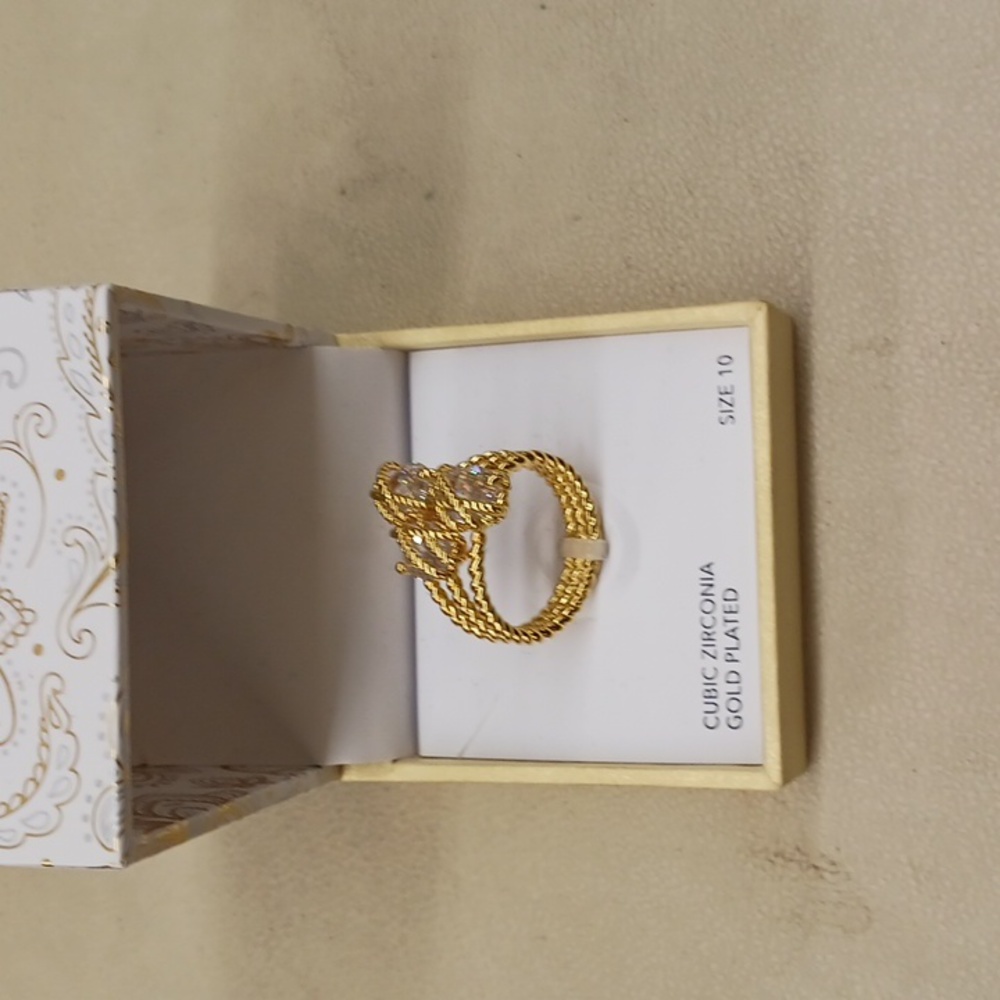 Gold ring cubic zirconia